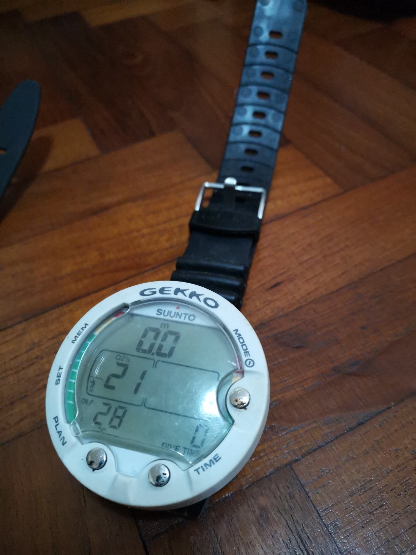 Suunto Gekko dive computer, Sports Equipment, Sports & Games, Water