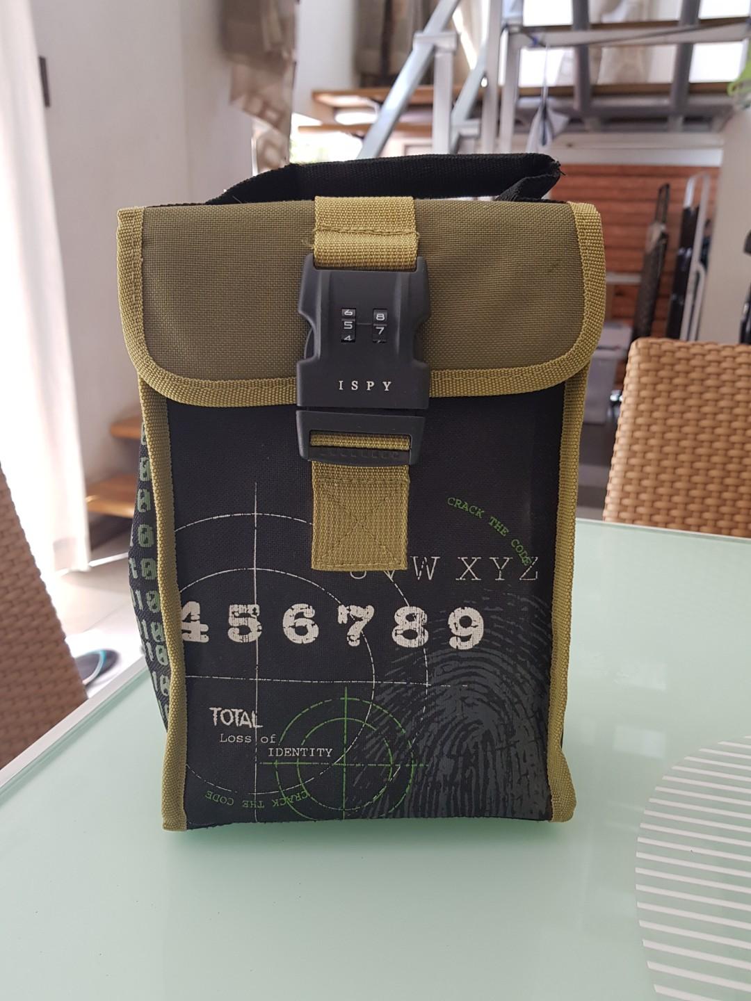 Thermal lunch bag (Category: Diaper Bags & Wetbags) located in Cebu City. Submitted by stardust_shoppe (Listing ID 244573027, Image 1). Description: perfect for your little one's lunch kit..keep food warm & fresh.