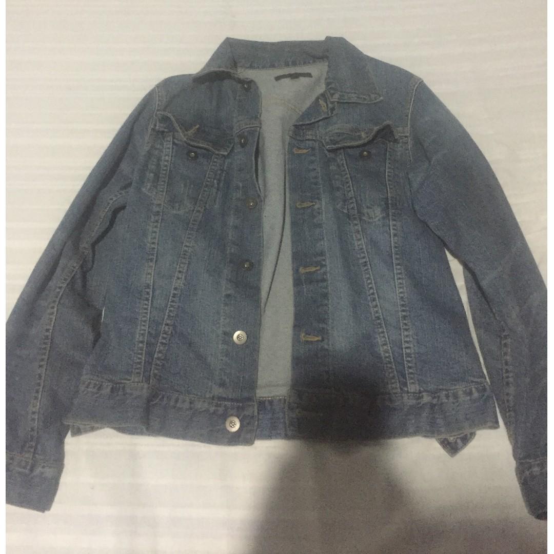 Uniqlo Denim Jacket Small (Category: Coats, Jackets and Outerwear) located in Santa Rosa. Submitted by handsolo (Listing ID 244548231, Image 1). Description: Uniqlo Denim Jacket Small men's For the rainy season! No stains, or damages... will even wash it for you ;) .