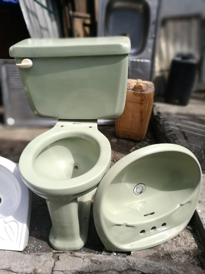 2nd hand toilet bowl and lavatory, Furniture & Home Living, Bathroom