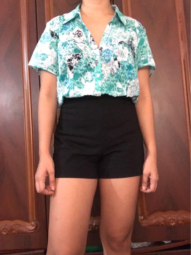 BM Collection Floral Button Down Top (Category: Others Tops) located in Aparri. Submitted by statementonline2805 (Listing ID 244826244, Image 2). Description: Size: 14 Fits SMALL to SLIGHT LARGE Authentic and quality guaranteed! Model is XS to S frame.