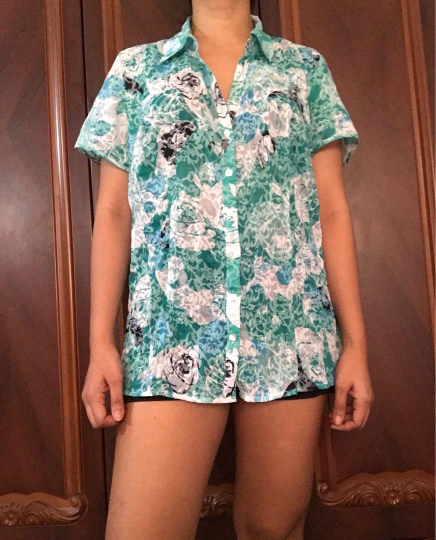 BM Collection Floral Button Down Top (Category: Others Tops) located in Aparri. Submitted by statementonline2805 (Listing ID 244826244, Image 1). Description: Size: 14 Fits SMALL to SLIGHT LARGE Authentic and quality guaranteed! Model is XS to S frame.