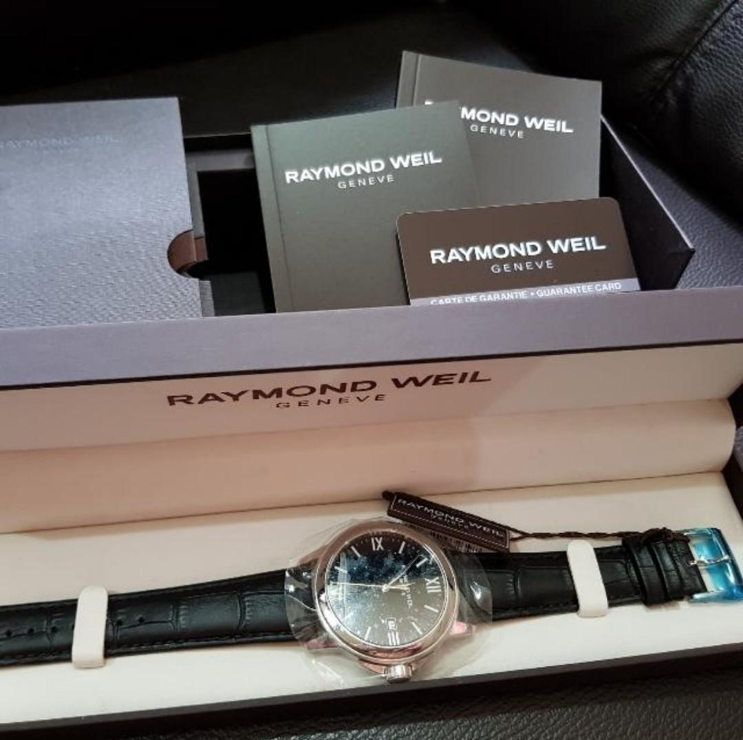 New in Box Raymond Weil Geneve Traditional Watch 5578.STC.00207