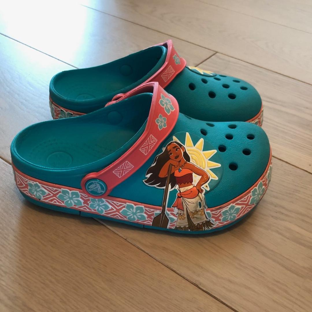 moana light up shoes
