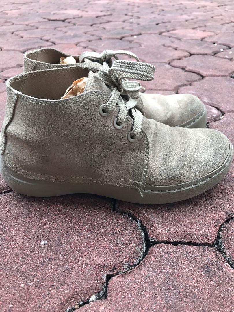 crocs thompson desert boot