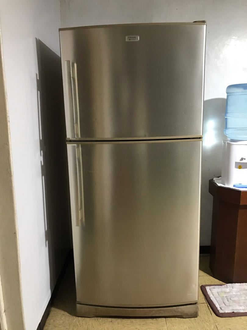 White Westinghouse Electrolux 18 Cubft 2 Door Conventional Refrigerator Tv Home Appliances Kitchen Appliances Refrigerators And Freezers On Carousell