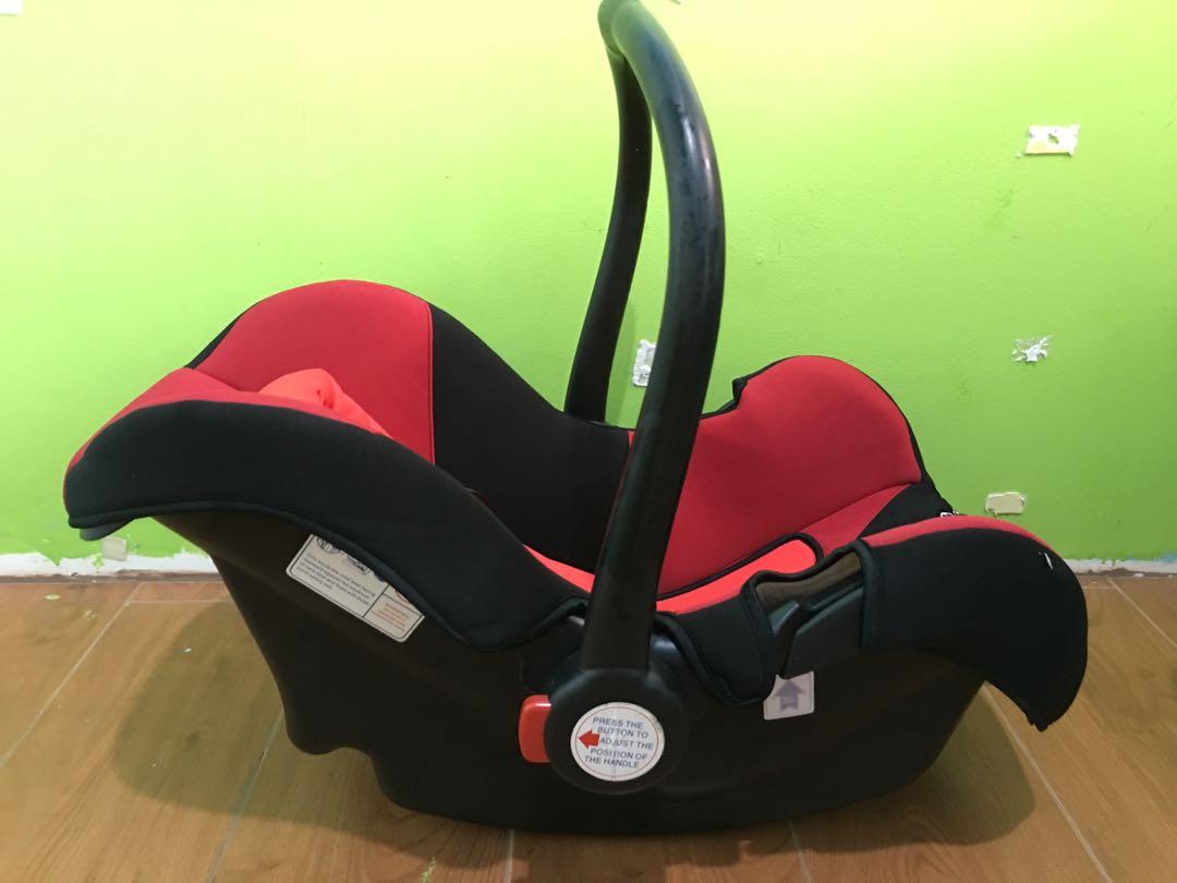 Giant Carrier Zoe Car Seat (RED), Babies & Kids, Going Out, Carriers