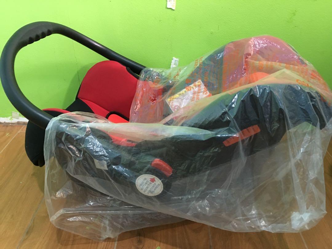 Giant Carrier Zoe Car Seat (RED), Babies & Kids, Going Out, Carriers