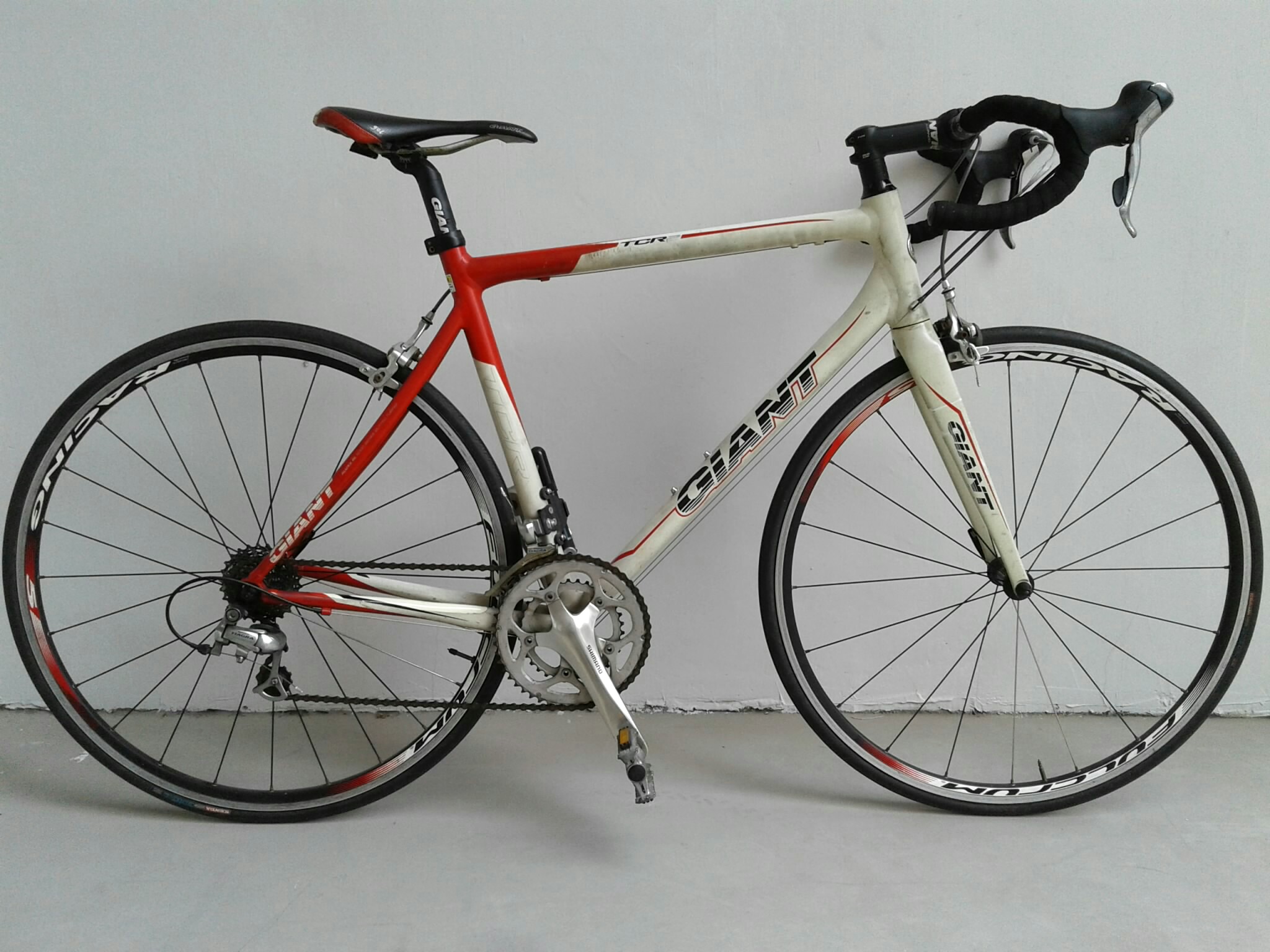 giant carbon fiber road bike