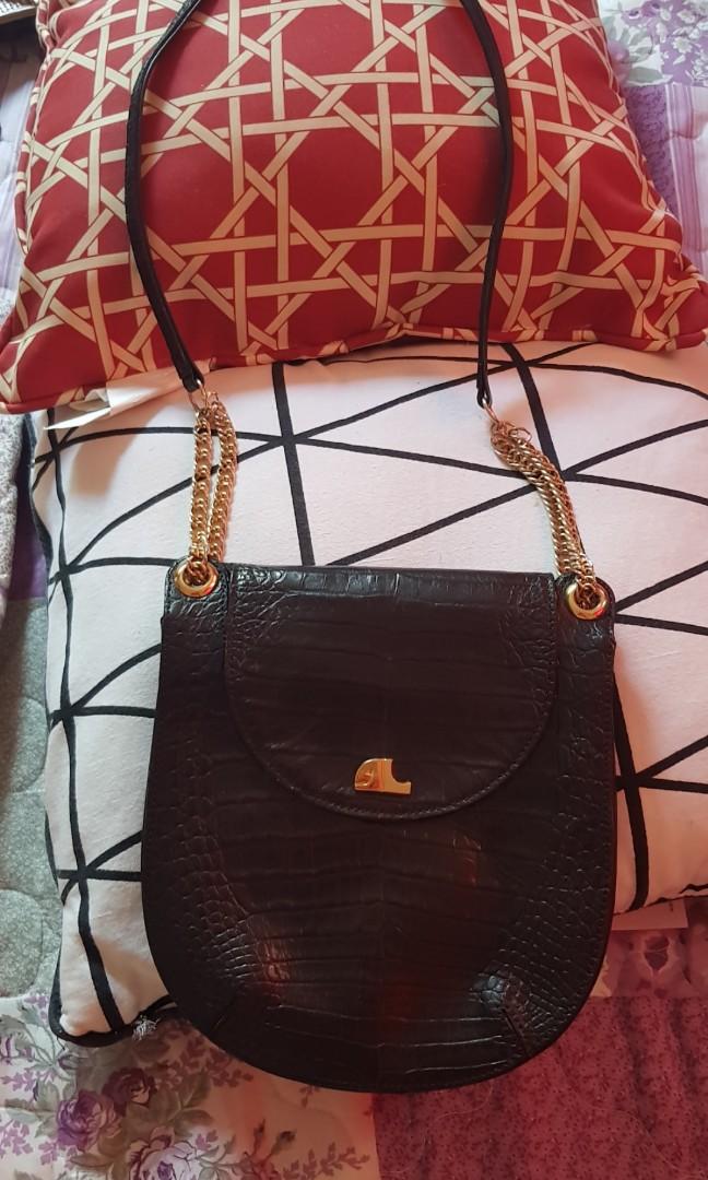 Italy fashion bag (Category: Luxury Bags & Wallets) located in Cabuyao City. Submitted by marcliane (Listing ID 244830983, Image 1). Description: Another classy and fashionabl leather made sling bag! Never use so.considered new. With pocket at the back...please add 100 pesos for the shipping fee.