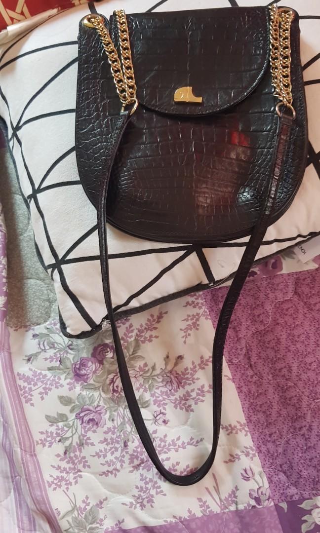 Italy fashion bag (Category: Luxury Bags & Wallets) located in Cabuyao City. Submitted by marcliane (Listing ID 244830983, Image 2). Description: Another classy and fashionabl leather made sling bag! Never use so.considered new. With pocket at the back...please add 100 pesos for the shipping fee.