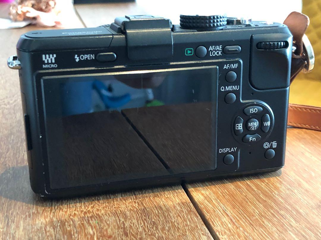 Panasonic Lumix GF1 mirrorless camera with 1442mm zoom lens