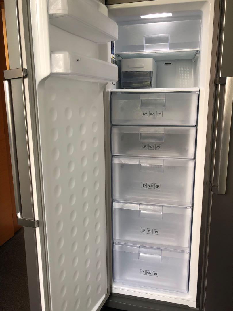 Samsung Side by Side Freezer/Fridge (627 litres), TV & Home Appliances