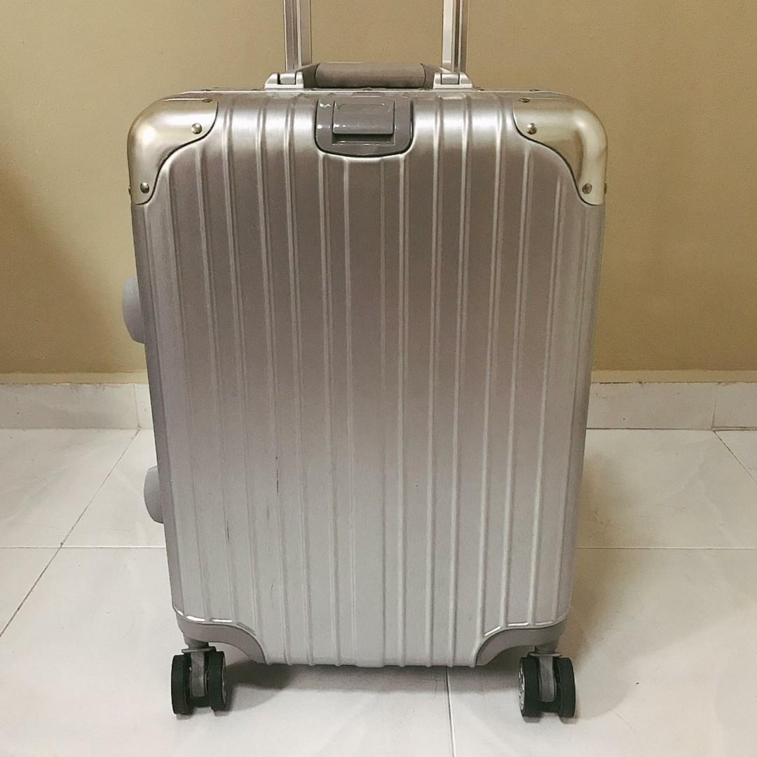 Silver cabin size hardcase luggage, Hobbies & Toys, Travel, Luggage on