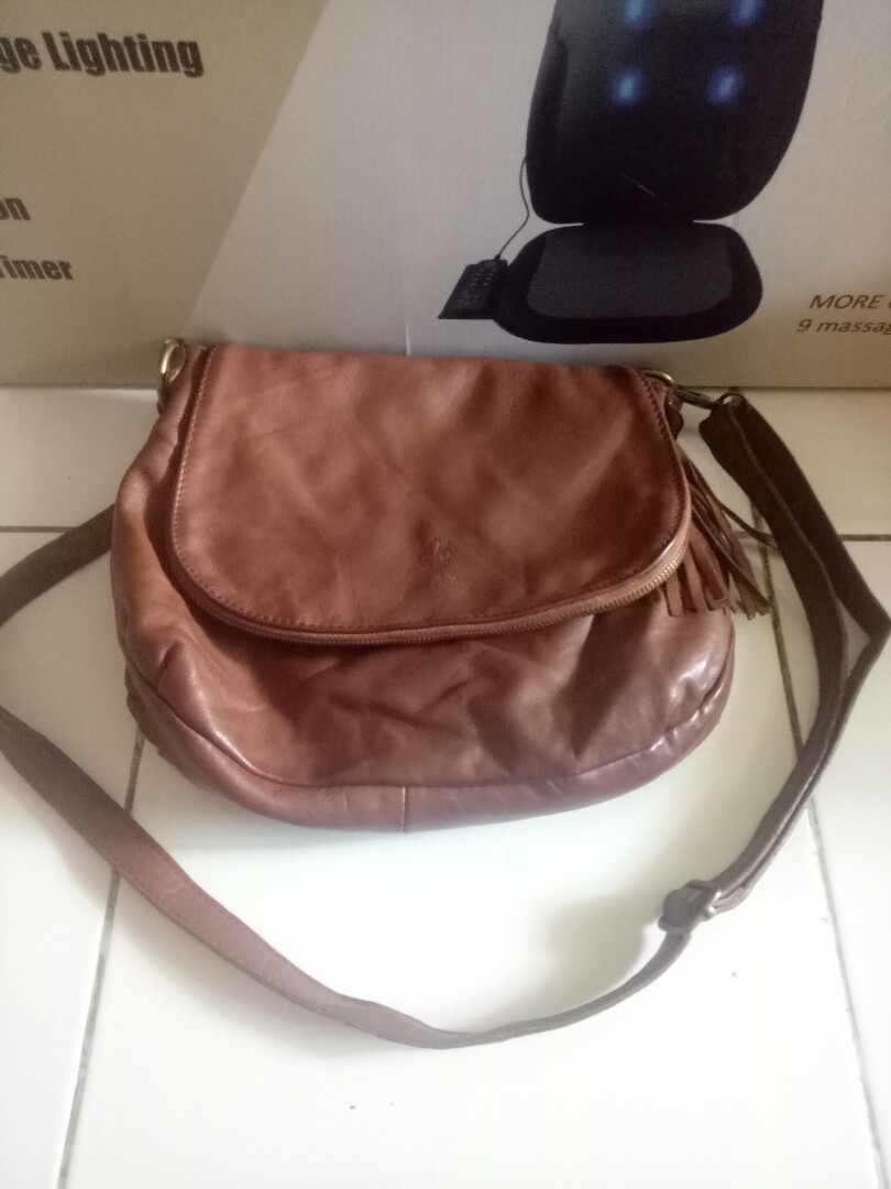 Vera pelle sling bag clearance