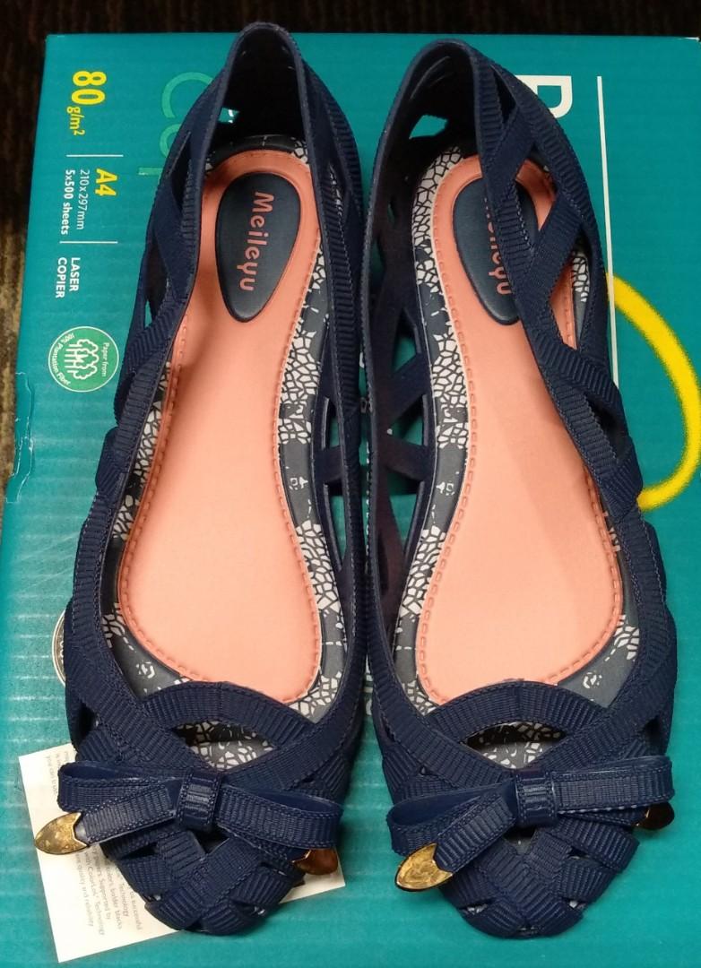 navy jelly shoes