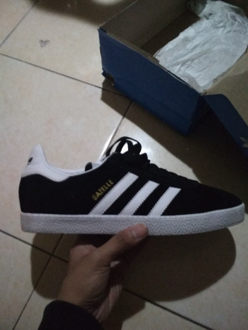 adidas gazelle black white
