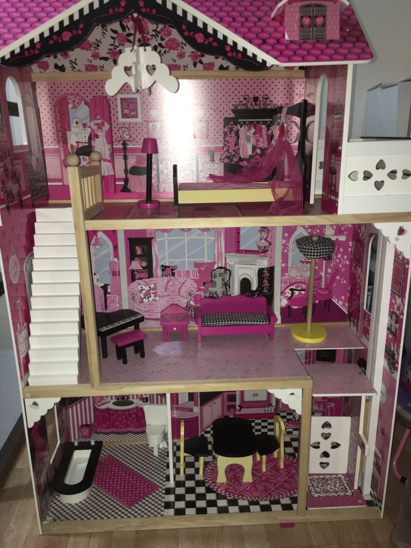 dollhouse mansion