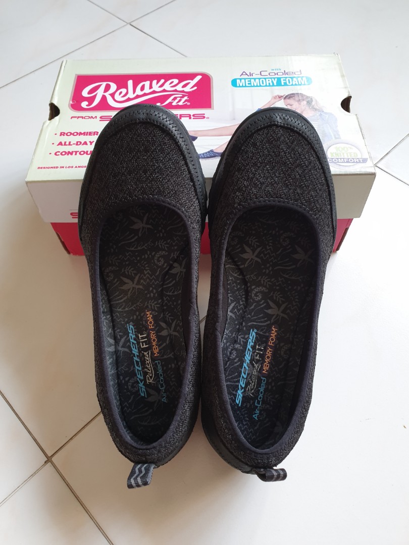 Authentic Brand New* Skechers Relaxed Fit Air Cooled Memory Foam (Black),  Women's Fashion, Footwear, Sneakers on Carousell