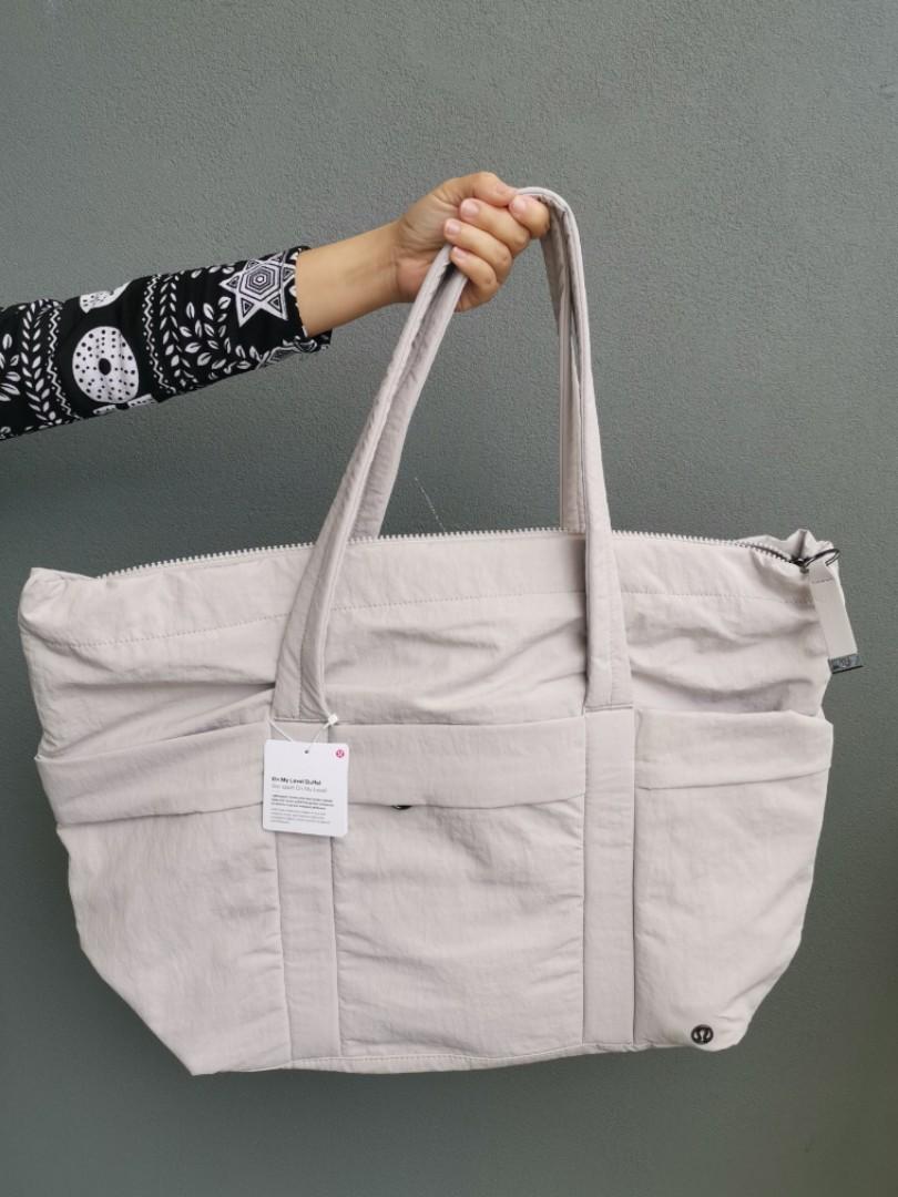 Lululemon on my level online duffle