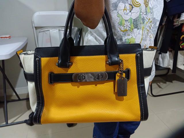 Coach discount swagger large