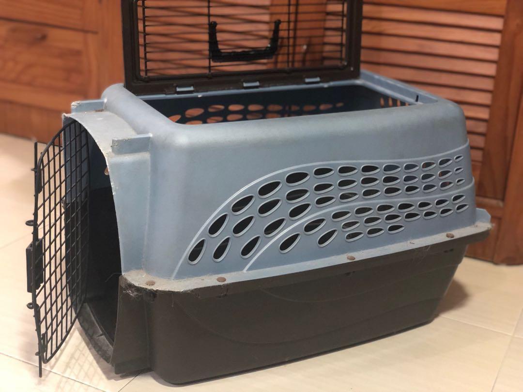 Medium size Petmate carrier with two doors for easy access, Pet