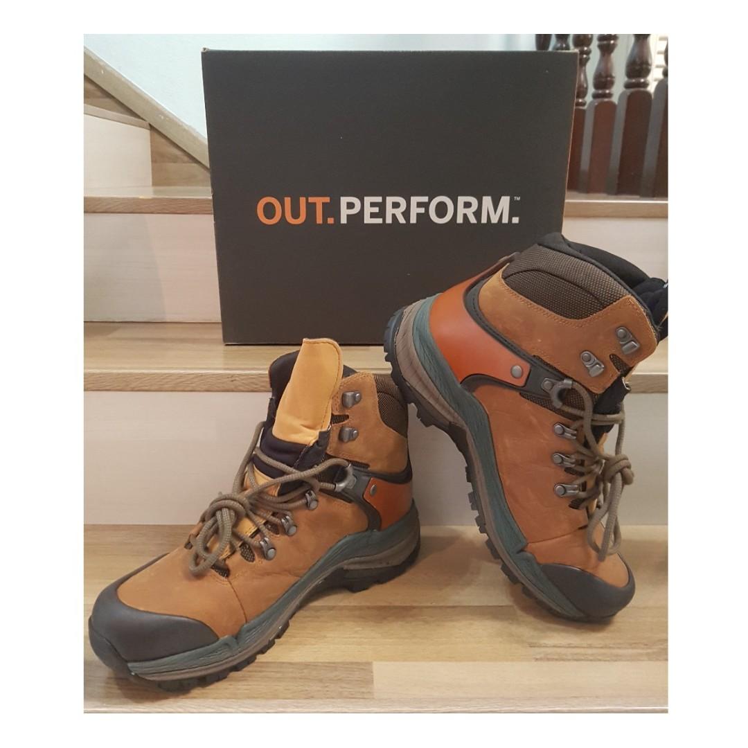 Merrell Crestbound GTX (Category: Boots) located in Singapore. Submitted by kenryou (Listing ID 244986521, Image 1). Description: Hit the trail and never look back. Its GORE-TEX® lined upper keeps feet dry while the anatomical footbed cradles with a snug fit. Size: US10/UK9.5/EU44 Retail for over S$240, now you can get it at S$130 without paying for import tax and shipping! .