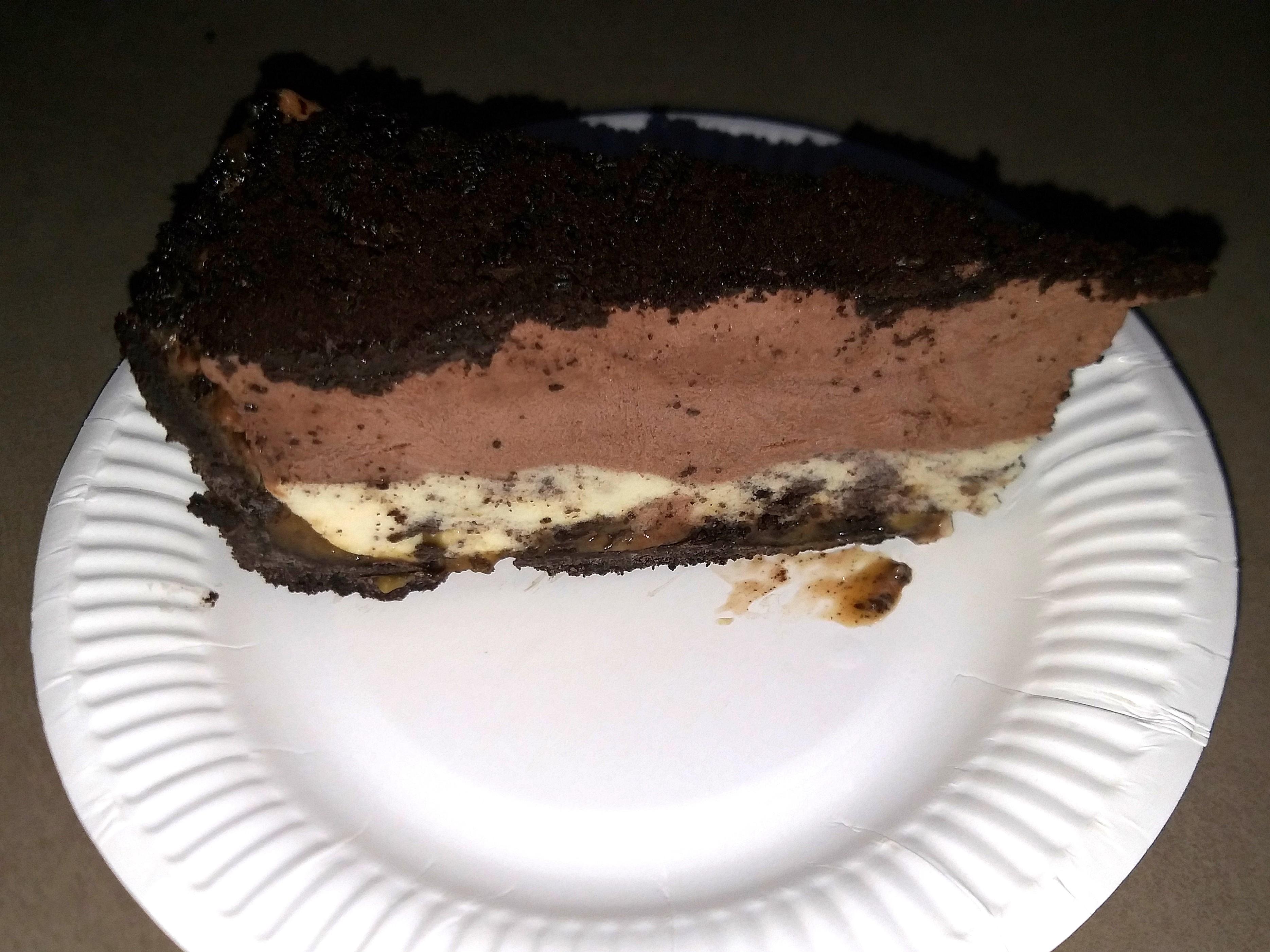 Mud Pie (ice cream cake), Food & Drinks, Chilled & Frozen Food on Carousell