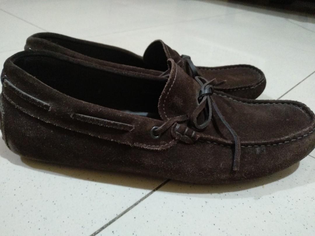 Tods Men's Driving Shoes (Category: Dress Shoes) located in Manila. Submitted by ronaldsimbe (Listing ID 245003674, Image 1). Description: Tods Men's Driving Shoes Made in Italy Size 8UK/9US In good condition.