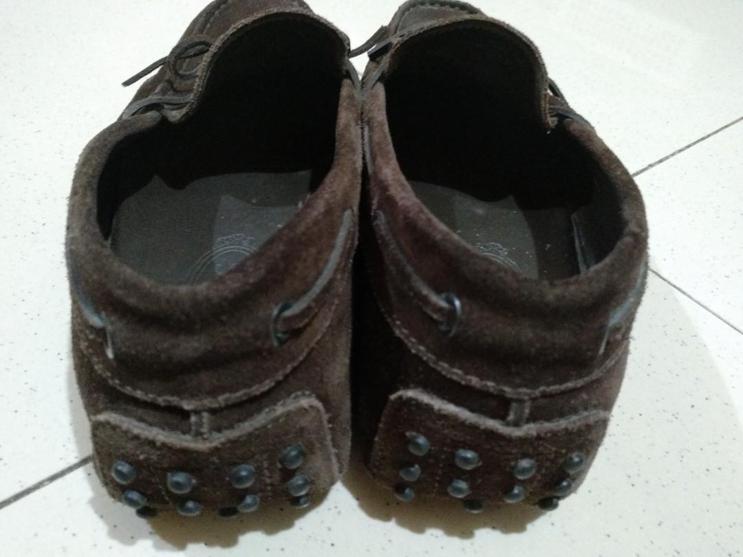 Tods Men's Driving Shoes (Category: Dress Shoes) located in Manila. Submitted by ronaldsimbe (Listing ID 245003674, Image 2). Description: Tods Men's Driving Shoes Made in Italy Size 8UK/9US In good condition.