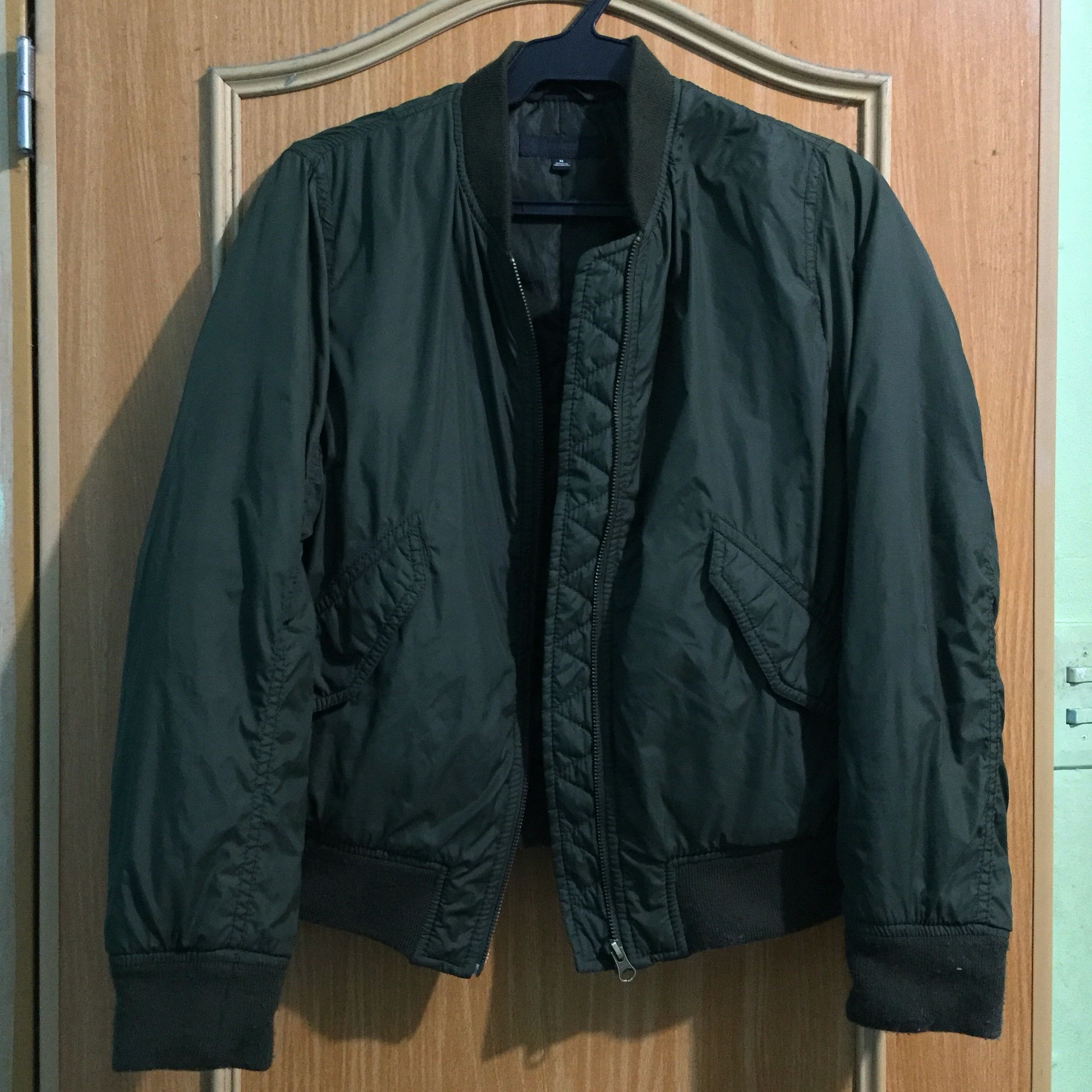 Uniqlo Army Green Bomber Jacket, Women's Fashion, Coats, Jackets and Outerwear on Carousell