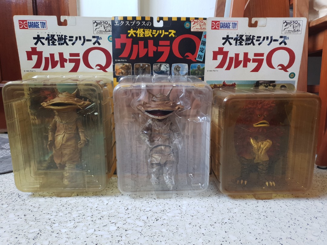 X PLUS GARAGE TOY ULTRA Q MONSTER SERIES COIN MONSTER Gold KANEGON And