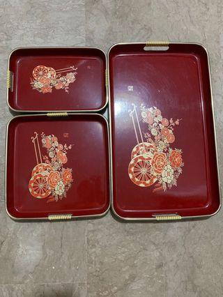 Vintage 3-piece lacquerware tray set