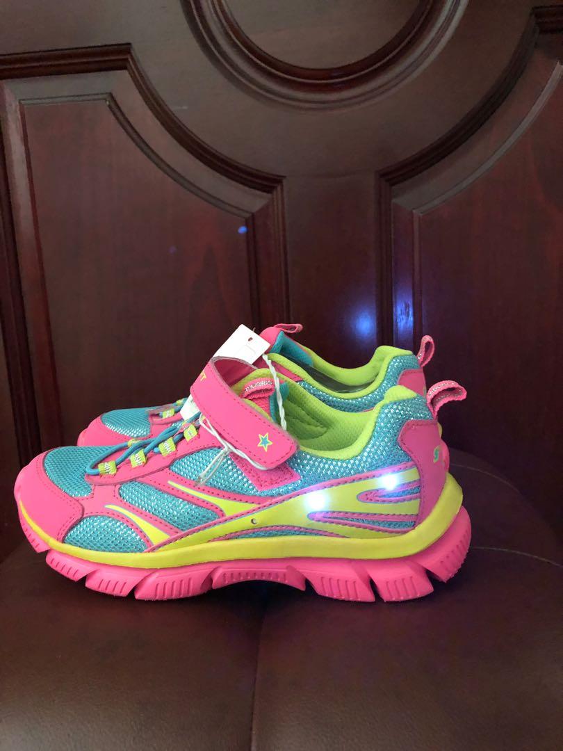 girls sketchers size 3