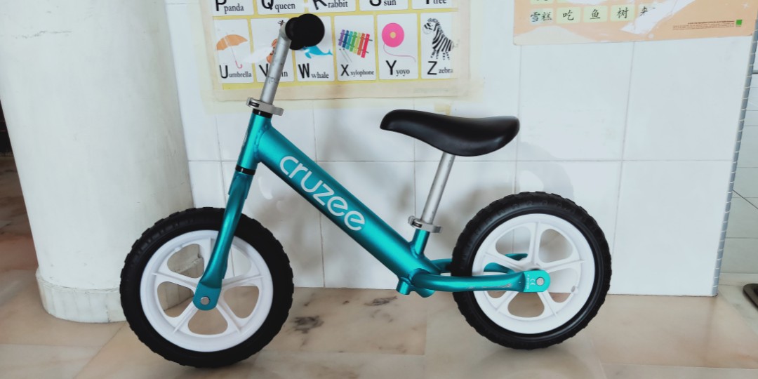Cruzee blue balance bike preloved fixed price