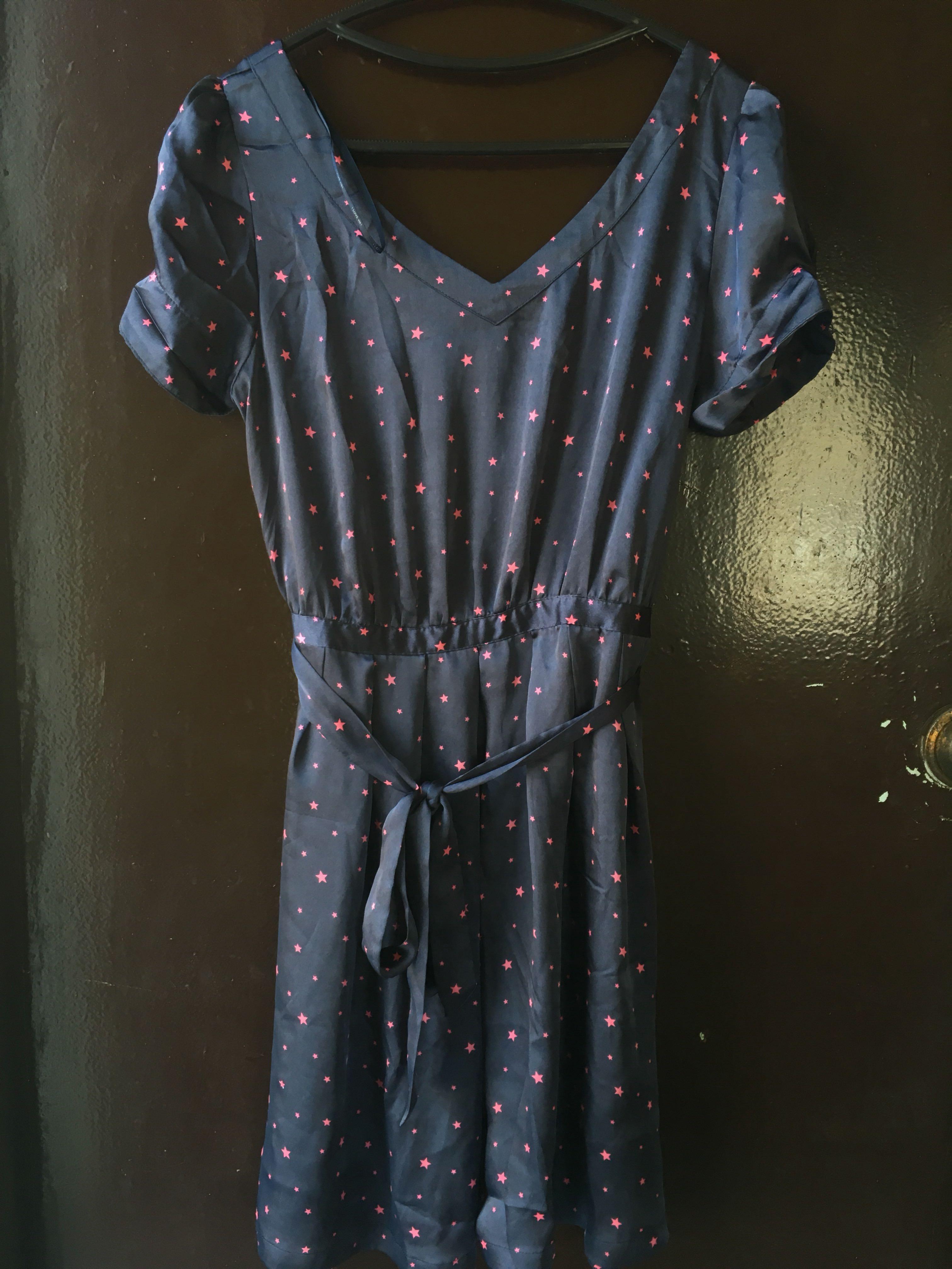Dress (Category: Dresses) located in Caloocan City. Submitted by winniegrace21 (Listing ID 245194217, Image 3). Description: Silk type .