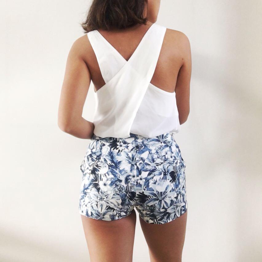 H&M Floral and White shorts BUNDLE (Category: Shorts) located in Marikina City. Submitted by annasun_closet (Listing ID 245185771, Image 1). Description: Floral shorts were never used and are in perfect condition! white shorts were used about 4 times! Get both for only 350Php Both US SIZE 4 .