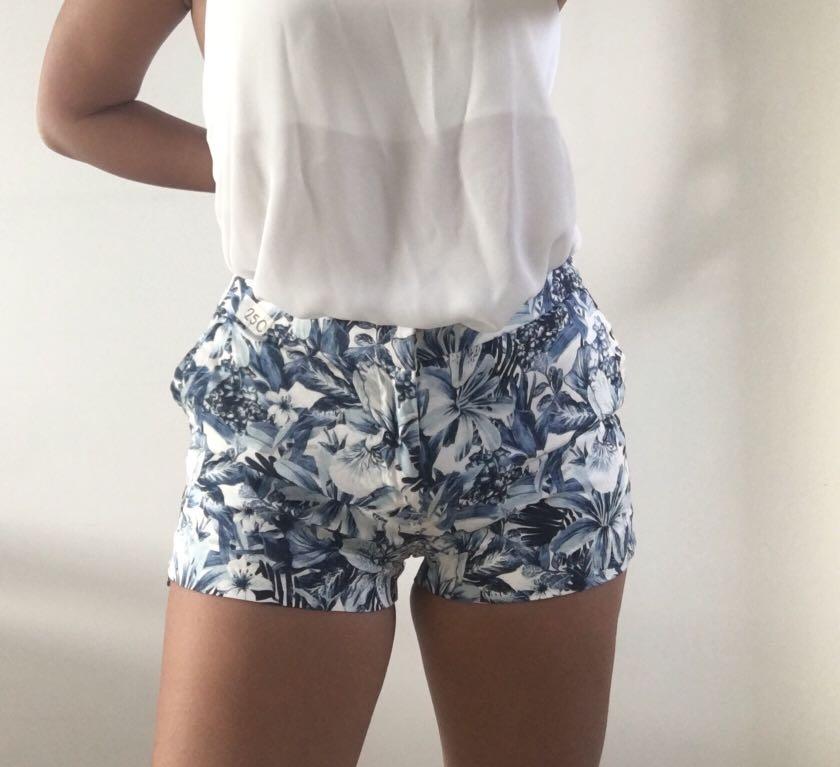 H&M Floral and White shorts BUNDLE (Category: Shorts) located in Marikina City. Submitted by annasun_closet (Listing ID 245185771, Image 2). Description: Floral shorts were never used and are in perfect condition! white shorts were used about 4 times! Get both for only 350Php Both US SIZE 4 .