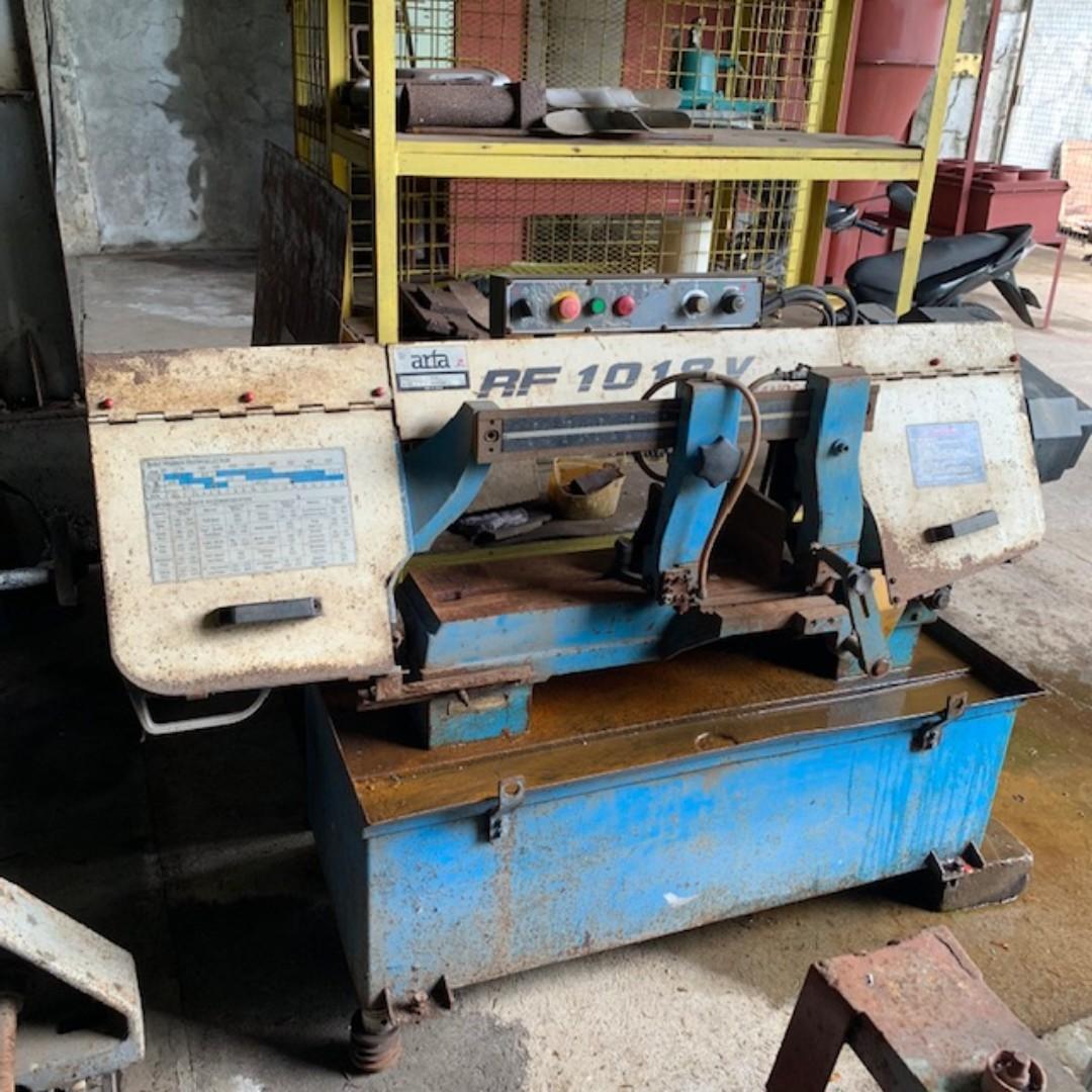 HORIZONTAL BAND SAW (Category: Construction Tools & Equipment) located in Calamba. Submitted by meptgm (Listing ID 245156937, Image 1). Description: RUNNING CONDITION, FOR METAL, NO BLADE.