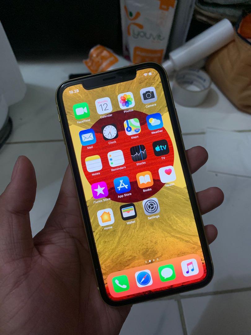Iphone Xr Yellow 64gb Ex Erafone Garansi Resmi 10 Bulan Telepon Seluler Tablet Iphone Iphone X Series Di Carousell