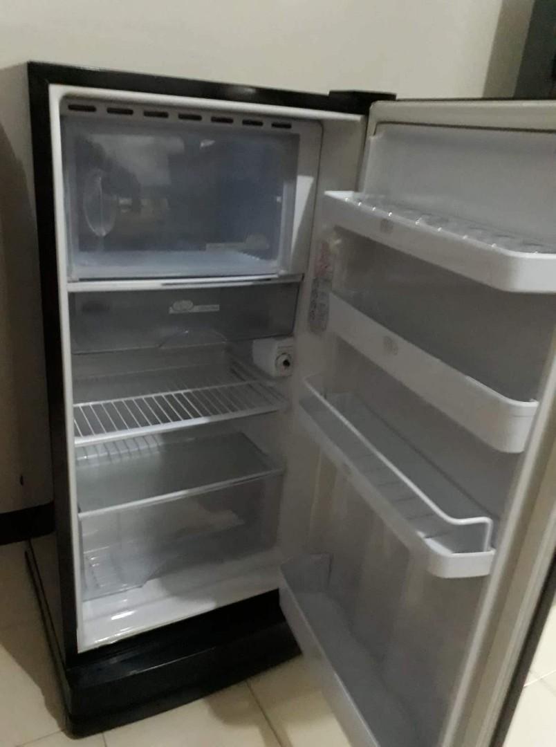 Kelvinator Refrigerator 4 8 Cu Ft Tv Home Appliances Kitchen Appliances Refrigerators And Freezers On Carousell