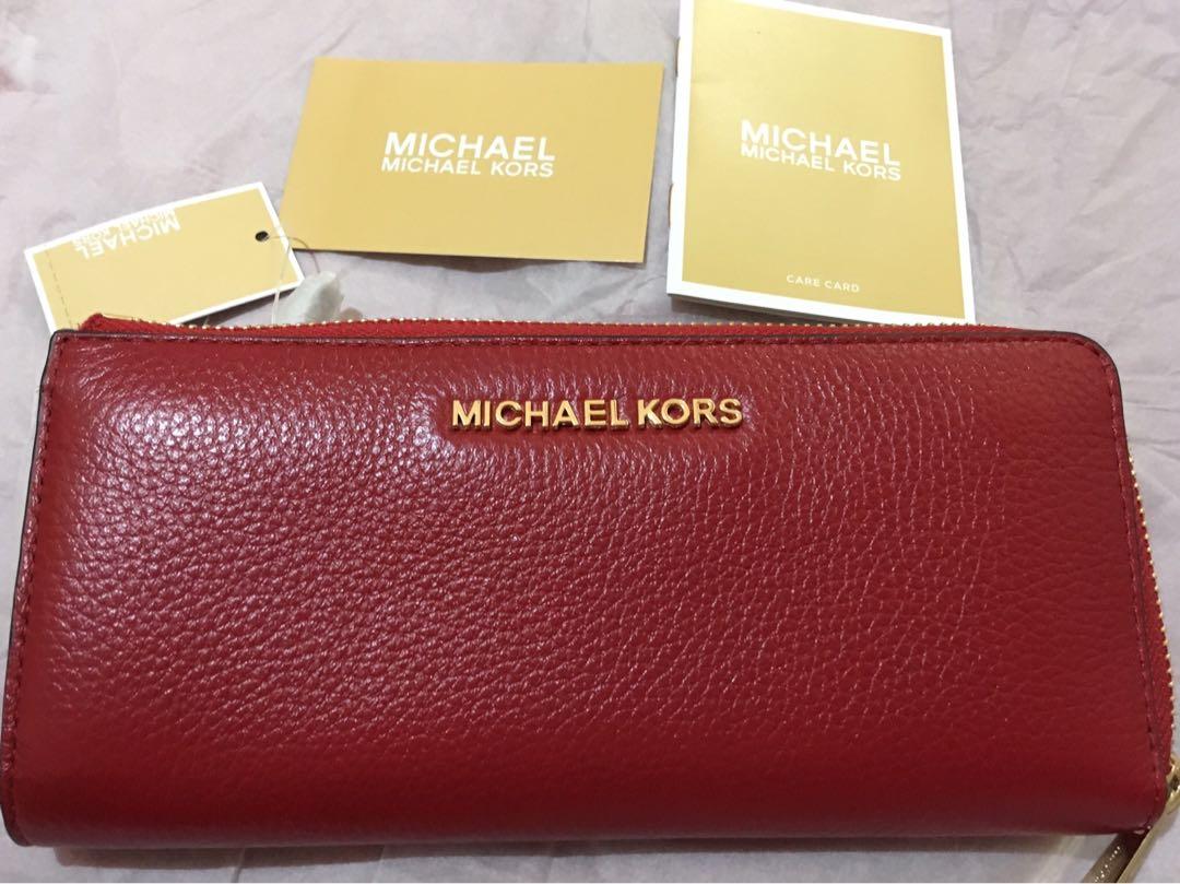 Michael Kors Jet Set Travel Large Three Quarter Zip Wallet , Luxury, & Wallets on Carousell