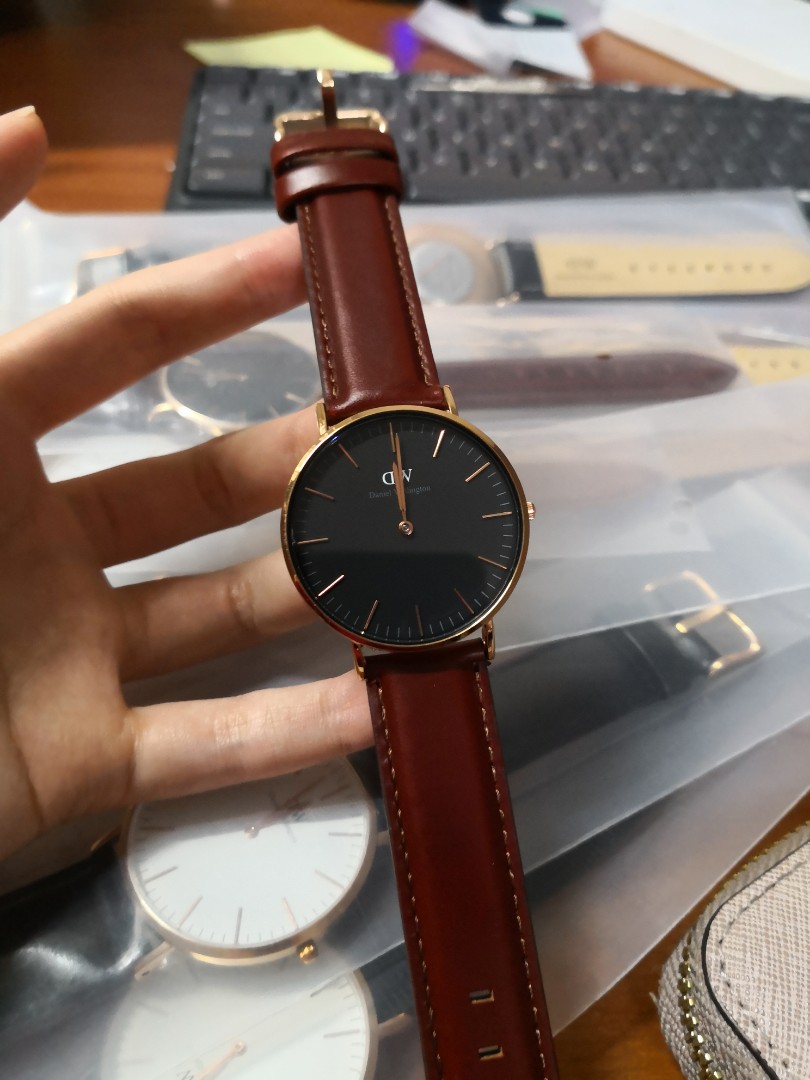 Minor Defect Dw Daniel Wellington Watch Same As Original But Defect Men S Fashion Watches On Carousell