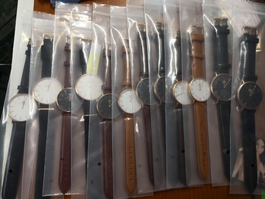 Minor Defect Dw Daniel Wellington Watch Same As Original But Defect Men S Fashion Watches On Carousell