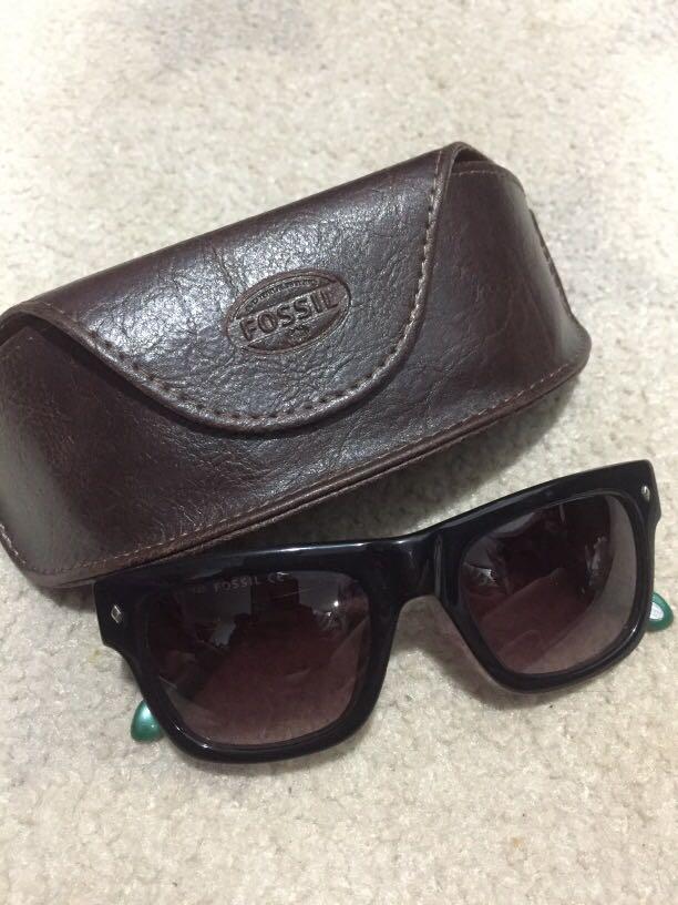 Original Fossil shades sunglasses with leather cases, Men's Fashion, Watches & Accessories