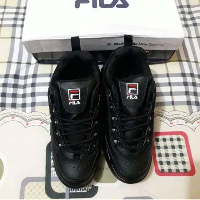 Sepatu Fila Hitam Fesyen Wanita Sepatu Di Carousell