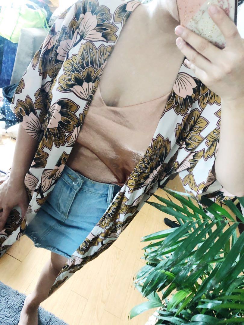 Topshop floral Kimono (Category: Coats, Jackets and Outerwear) located in Makati City. Submitted by curatedthingsph (Listing ID 244970242, Image 2). Description: Used once! Retail price is 4k plus Super nice fabric! Size on tag is US 2 but it fits upto large frames bec it’s a cover up .