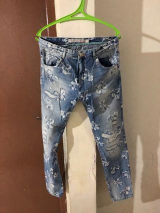 Zara ripped jeans motif re- price #1111special