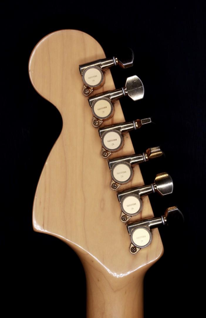 Fender Japan '72 Reissue Stratocaster Exclusive Edition Gold Hardwares ...