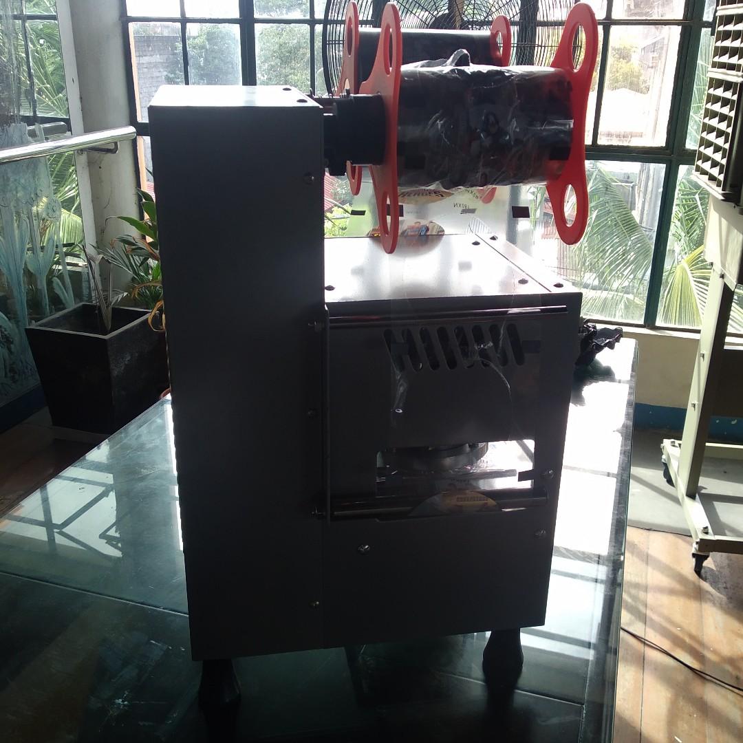 Fully Automatic Cup Sealer Machine (Category: Coffee Machines & Makers) located in Valenzuela. Submitted by eightlife_equipment (Listing ID 245309754, Image 3). Description: FREE 1 roll of sealing film worth P500, Auto load auto seal auto roll OTHER AVAILABLE PRODUCTS: • Beverage Dispenser • Blender • Milk Shaker • Milk Tea Barrels • Cup Sealers - Manual/Automatic/Semi-Automatic • Cup Sealing Films • Chocolate Fountain • Tray Sealer • Rossetti Co